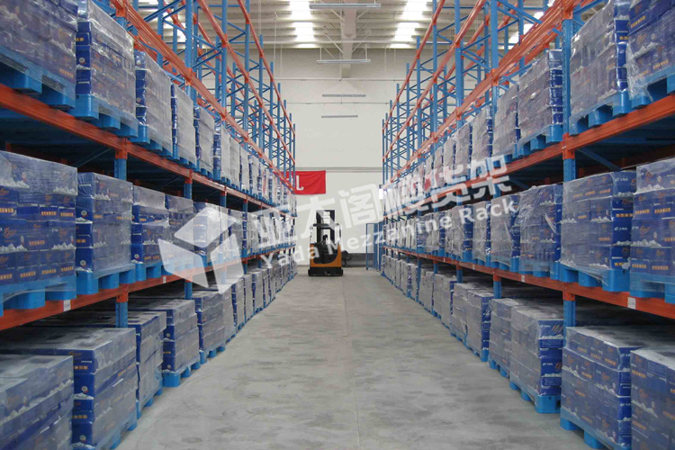 廣東亞大實業貨架廠的物流倉儲貨架有必要安裝防撞欄